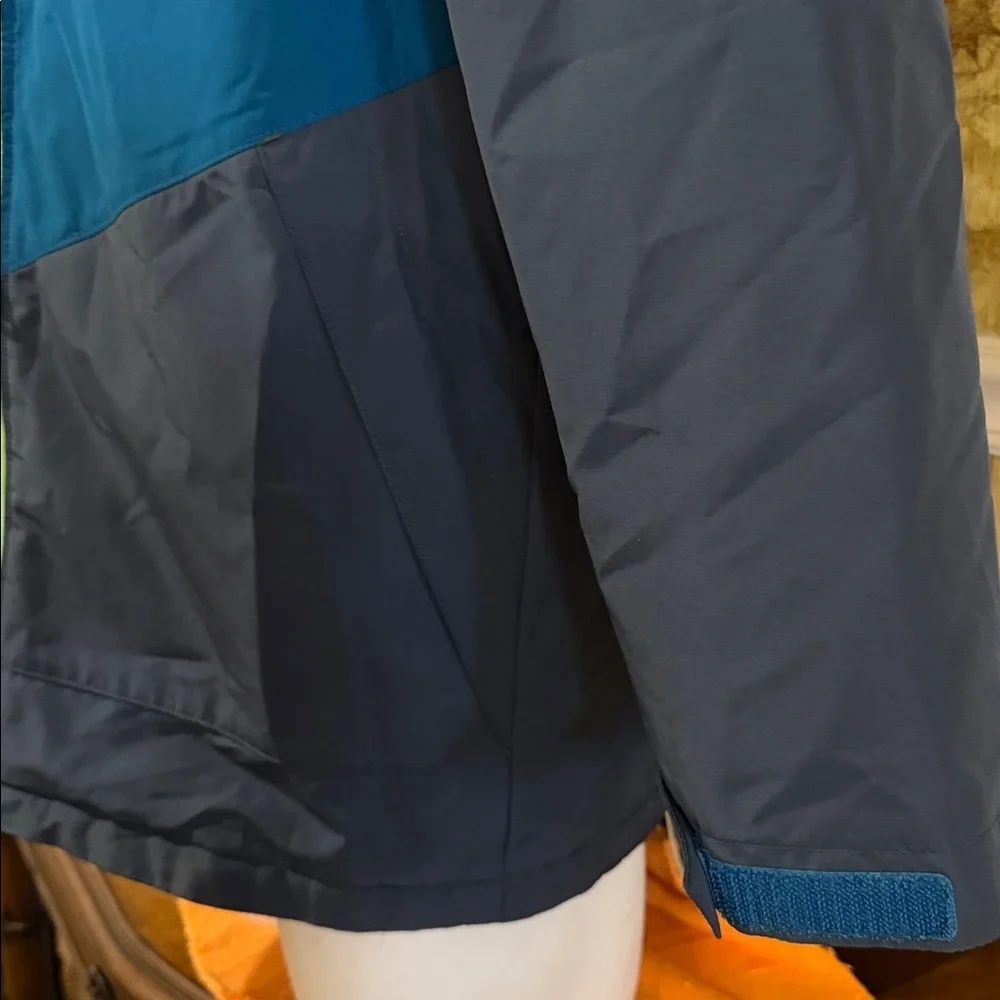 Under Armour Cold Gear Youth XL Navy and Charcoal Hooded Loose Jacket Nearly New